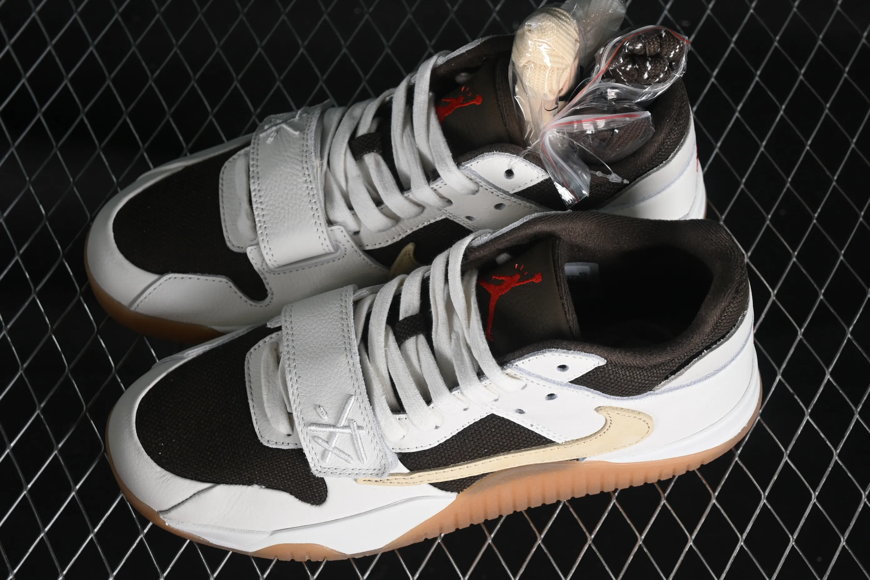 All categories Air Jordan Jordan series basketball shoes Air Jordan 1 Low J version Travis Scott x Jordan Jumpman Jack TR "University Red" AJ1 Joe 1 hook and loop fashion basketball shoes FZ8117-100